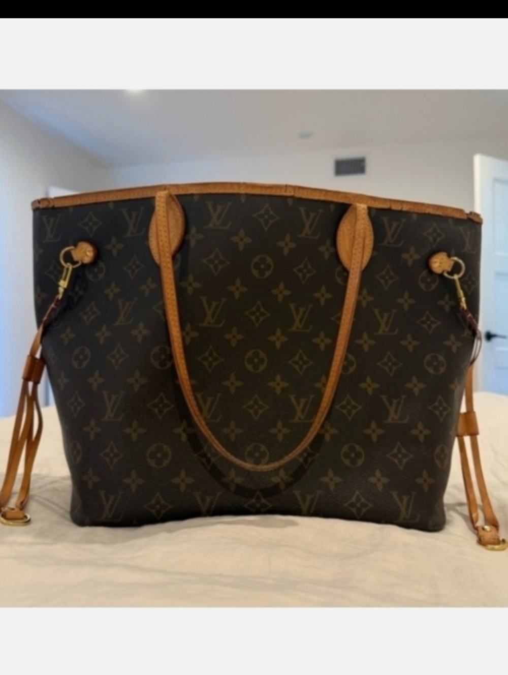 Louis Vuitton Neverfull MM Tote Bag ( Medium ) - Needs Attention